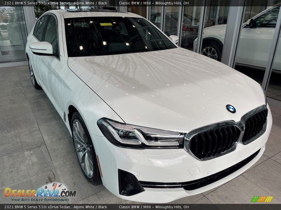 2021 BMW 5 Series 530i xDrive Sedan Alpine White / Black Photo #1