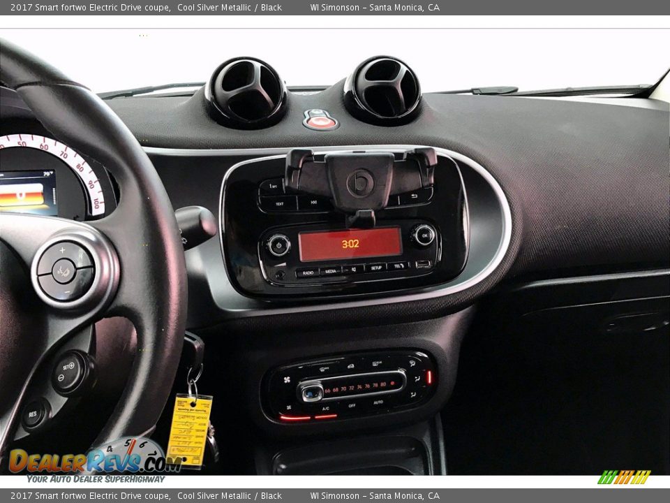 Dashboard of 2017 Smart fortwo Electric Drive coupe Photo #4