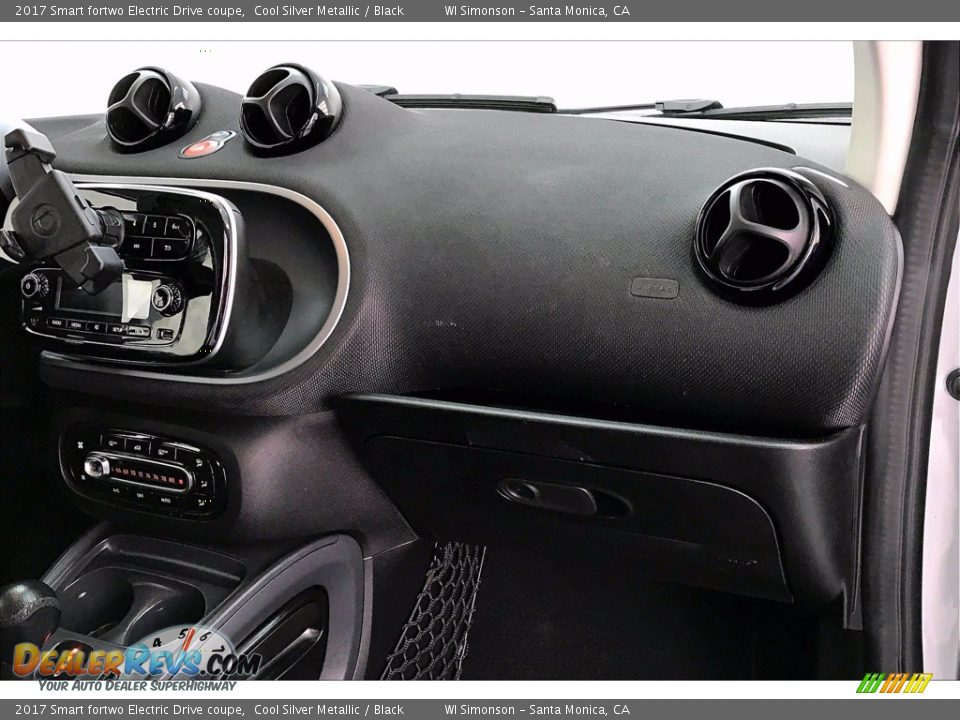 Dashboard of 2017 Smart fortwo Electric Drive coupe Photo #14