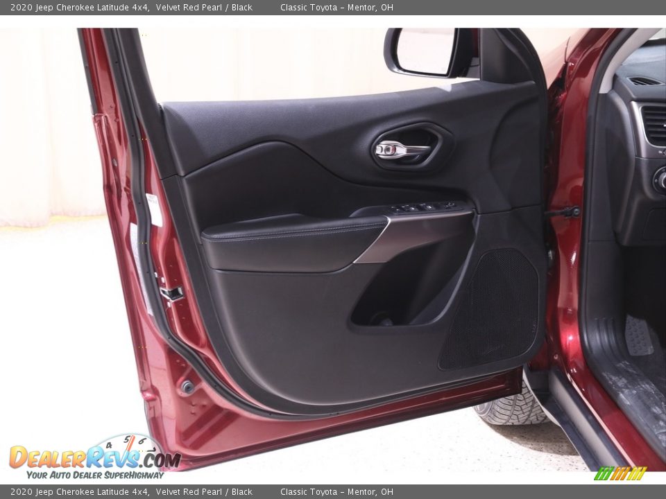 2020 Jeep Cherokee Latitude 4x4 Velvet Red Pearl / Black Photo #4