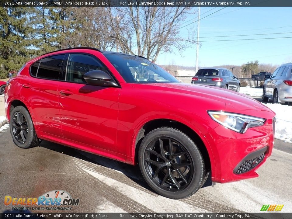 Front 3/4 View of 2021 Alfa Romeo Stelvio Ti AWD Photo #3