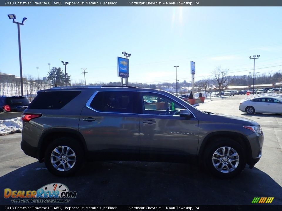 2018 Chevrolet Traverse LT AWD Pepperdust Metallic / Jet Black Photo #10