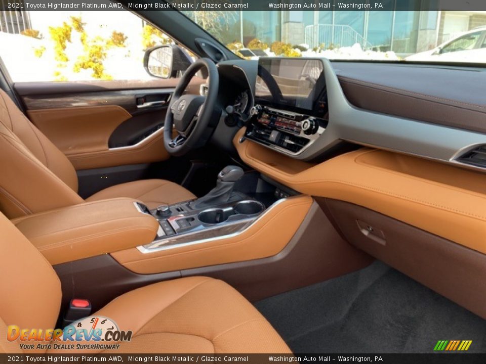 Front Seat of 2021 Toyota Highlander Platinum AWD Photo #10