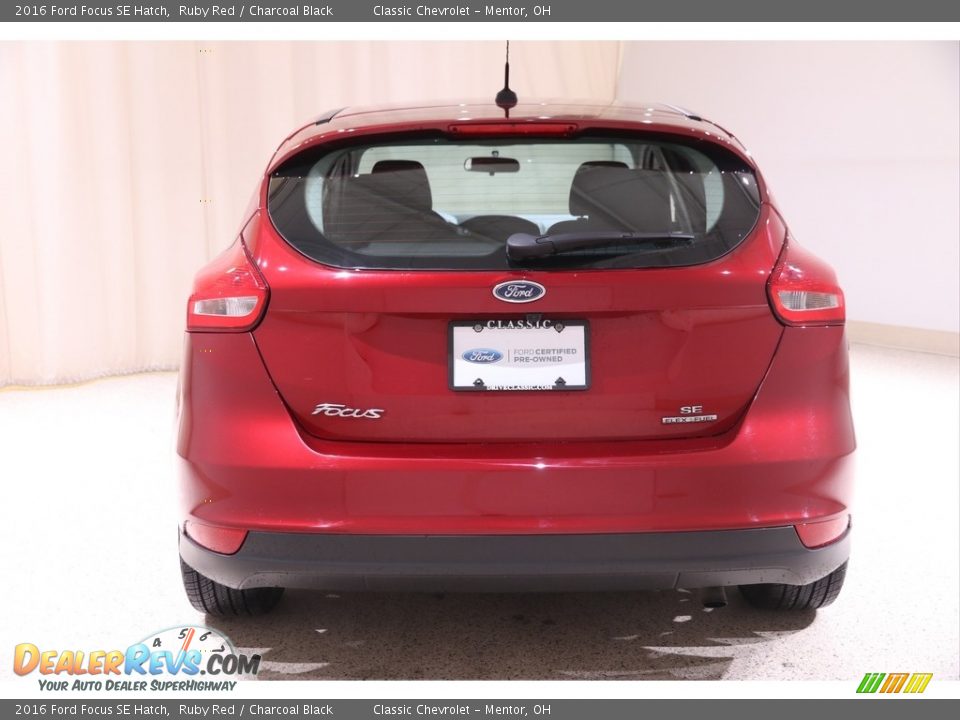 2016 Ford Focus SE Hatch Ruby Red / Charcoal Black Photo #16