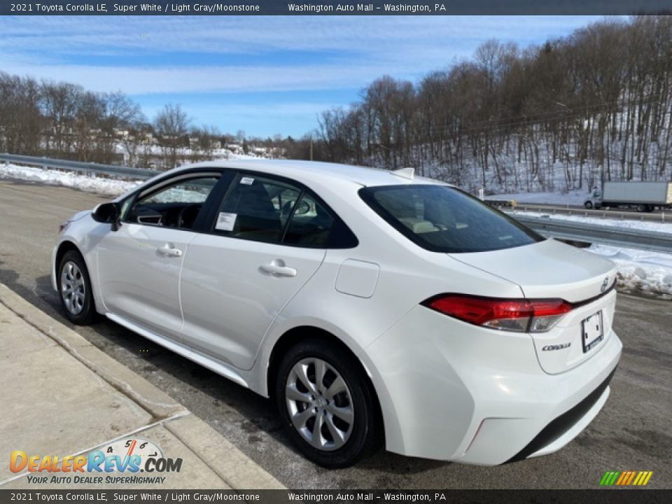 2021 Toyota Corolla LE Super White / Light Gray/Moonstone Photo #2