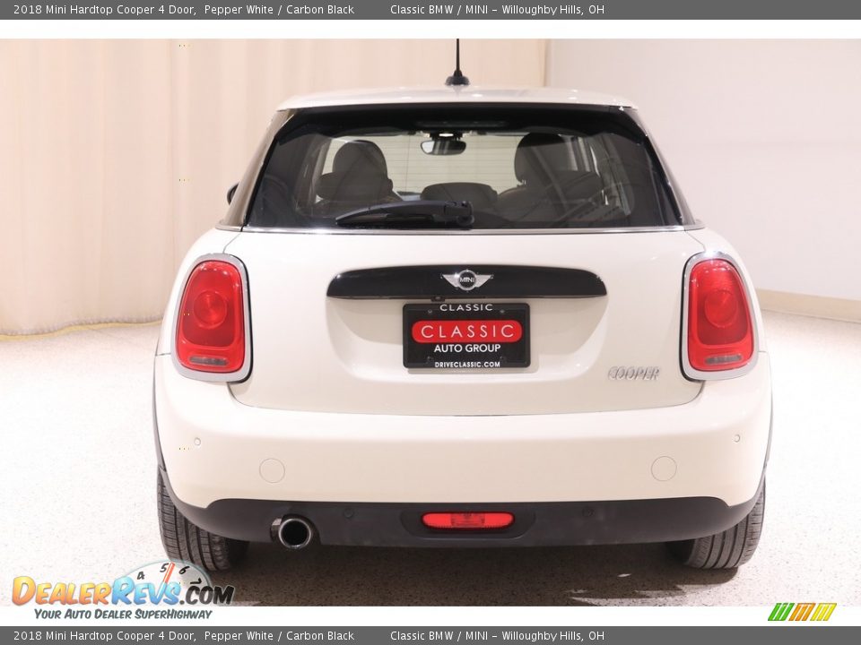 2018 Mini Hardtop Cooper 4 Door Pepper White / Carbon Black Photo #19