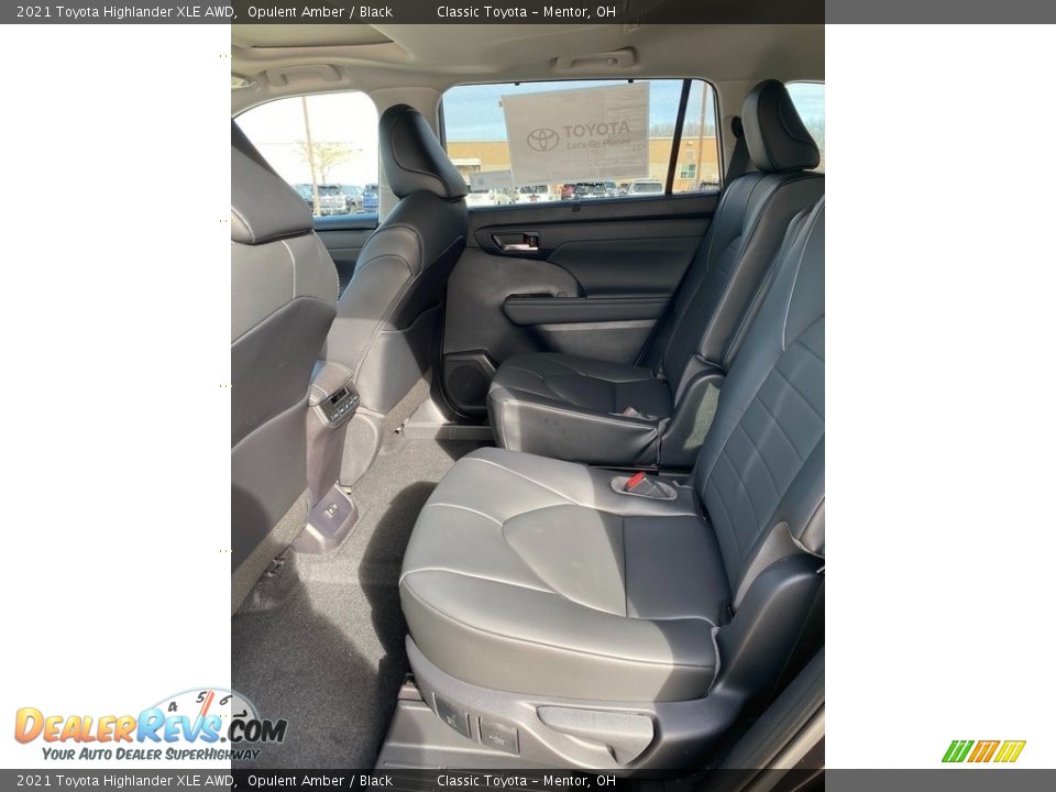 2021 Toyota Highlander XLE AWD Opulent Amber / Black Photo #3