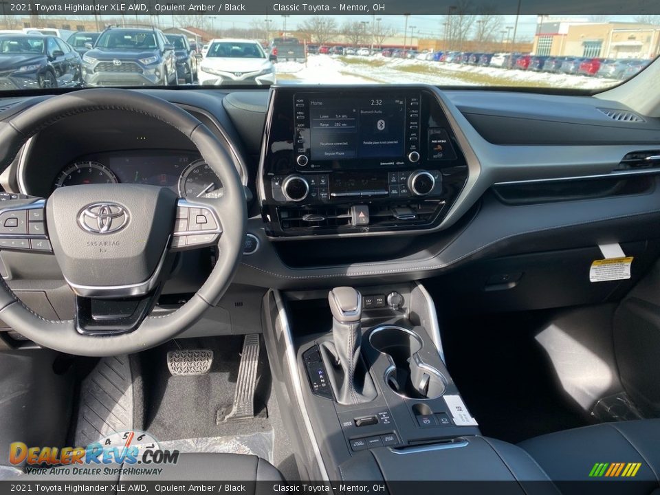 2021 Toyota Highlander XLE AWD Opulent Amber / Black Photo #4