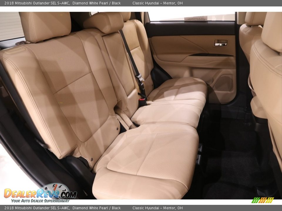 2018 Mitsubishi Outlander SEL S-AWC Diamond White Pearl / Black Photo #17