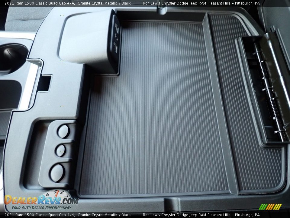 2021 Ram 1500 Classic Quad Cab 4x4 Granite Crystal Metallic / Black Photo #17