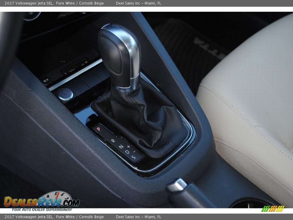 2017 Volkswagen Jetta SEL Shifter Photo #14