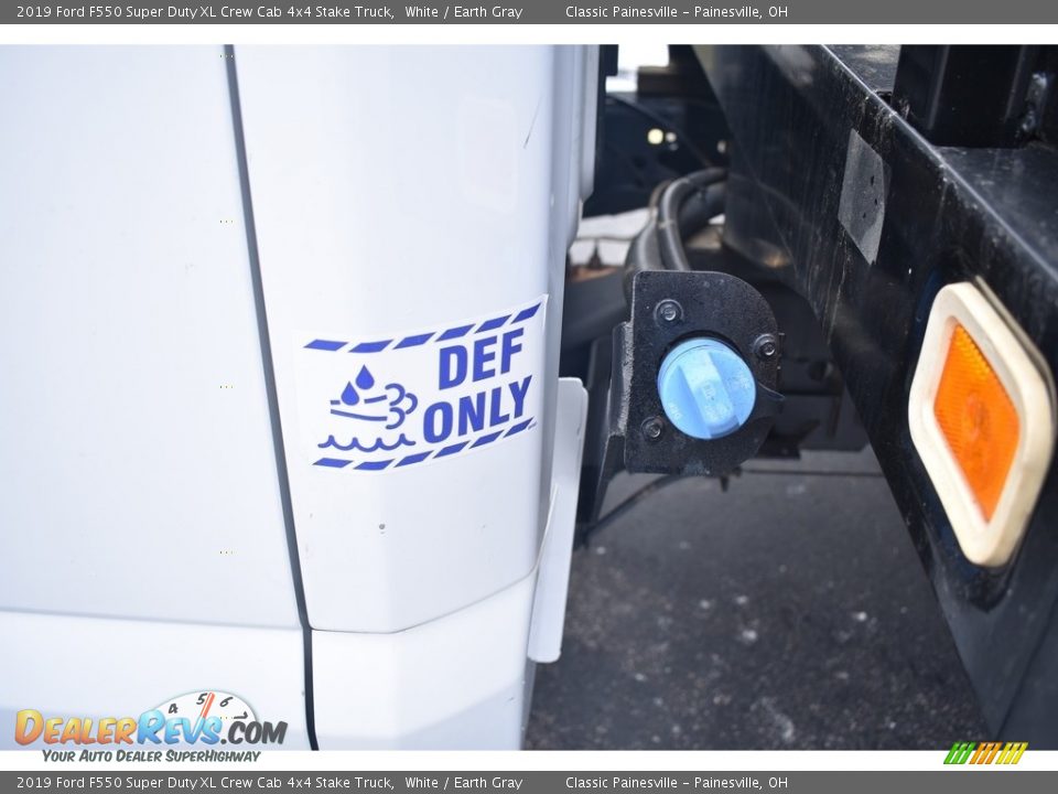 2019 Ford F550 Super Duty XL Crew Cab 4x4 Stake Truck White / Earth Gray Photo #16