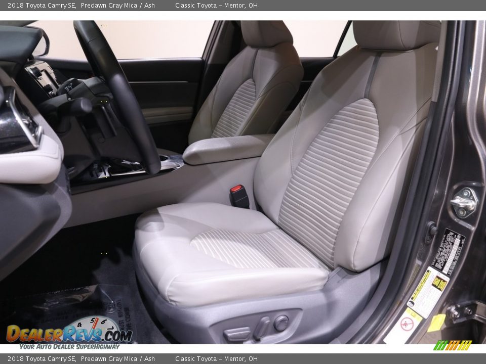 2018 Toyota Camry SE Predawn Gray Mica / Ash Photo #5