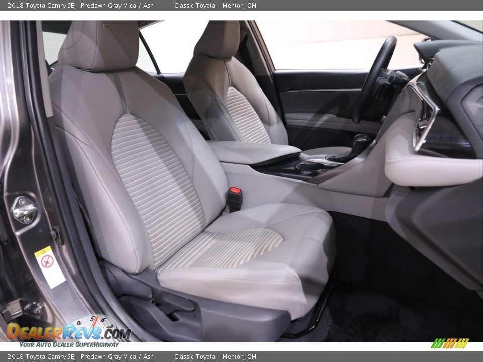 2018 Toyota Camry SE Predawn Gray Mica / Ash Photo #15