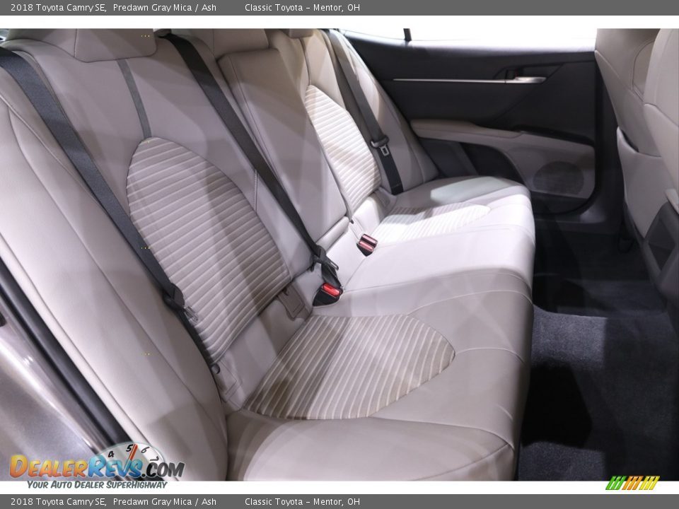 2018 Toyota Camry SE Predawn Gray Mica / Ash Photo #16