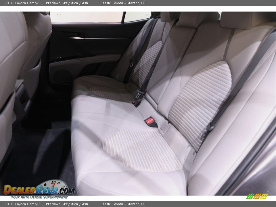 2018 Toyota Camry SE Predawn Gray Mica / Ash Photo #17