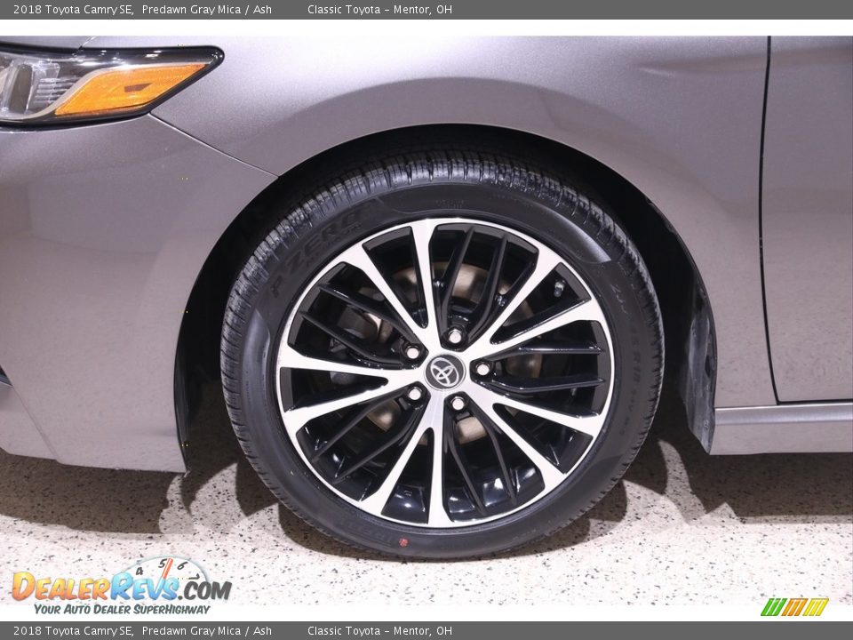 2018 Toyota Camry SE Predawn Gray Mica / Ash Photo #21