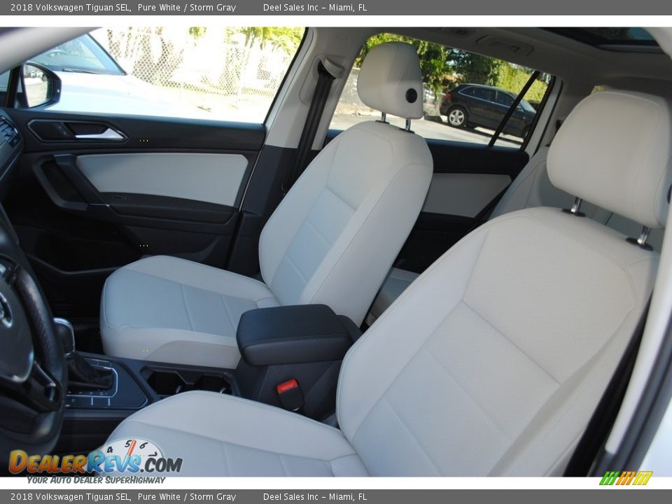 Front Seat of 2018 Volkswagen Tiguan SEL Photo #12
