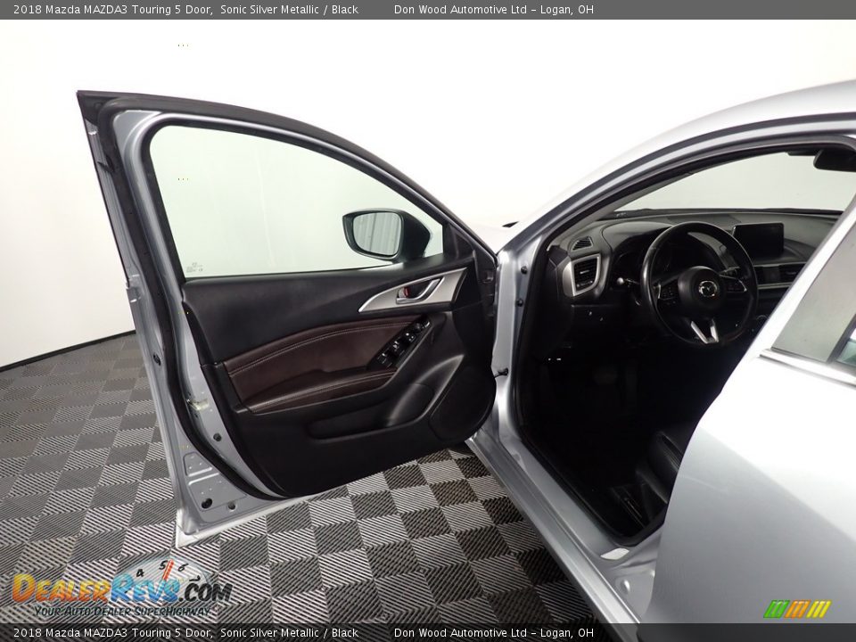 2018 Mazda MAZDA3 Touring 5 Door Sonic Silver Metallic / Black Photo #18