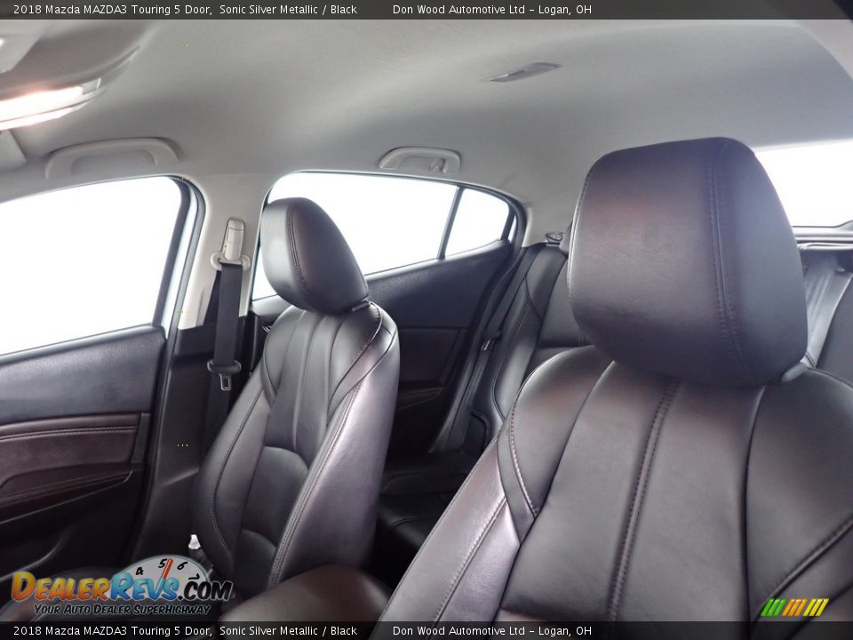 2018 Mazda MAZDA3 Touring 5 Door Sonic Silver Metallic / Black Photo #32