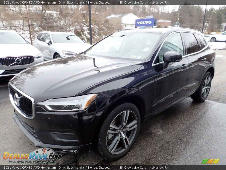 2021 Volvo XC60 T6 AWD Momentum Onyx Black Metallic / Blonde/Charcoal Photo #5