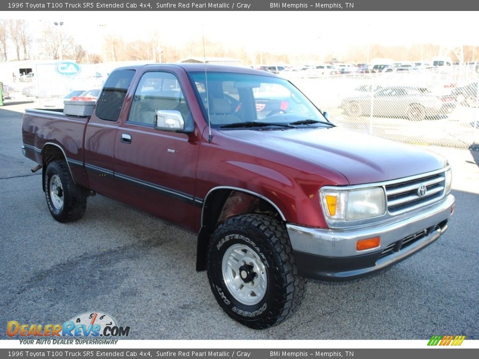 Front 3/4 View of 1996 Toyota T100 Truck SR5 Extended Cab 4x4 Photo #7