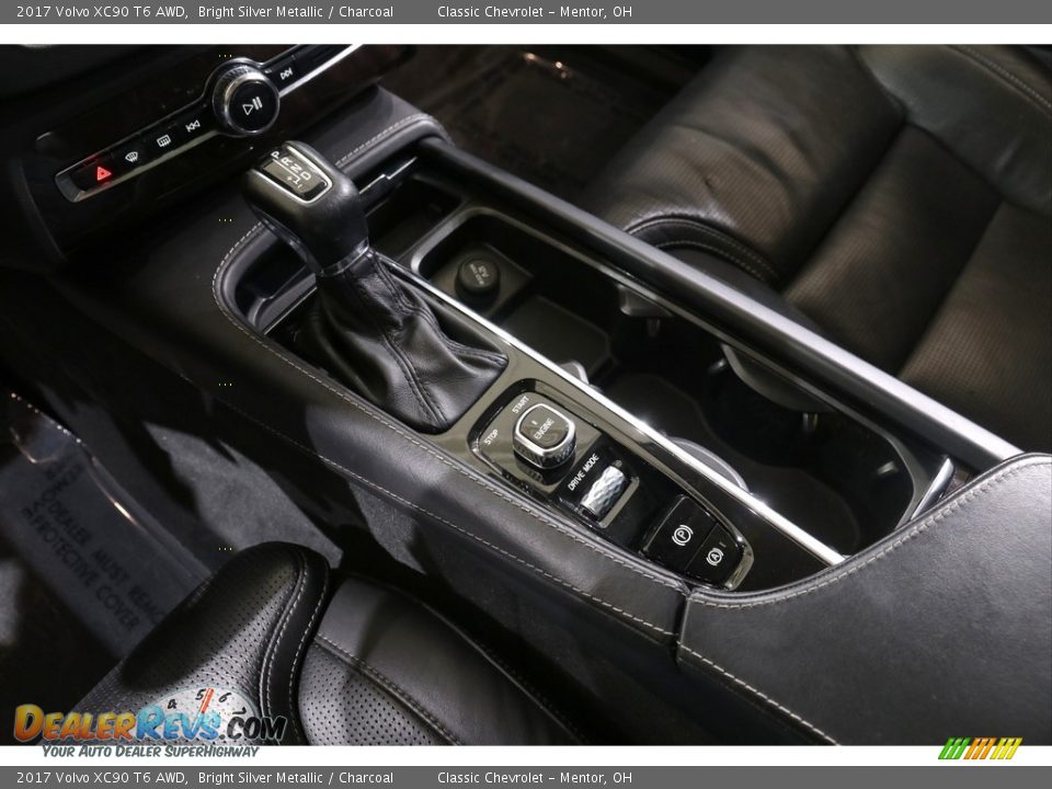 Controls of 2017 Volvo XC90 T6 AWD Photo #17