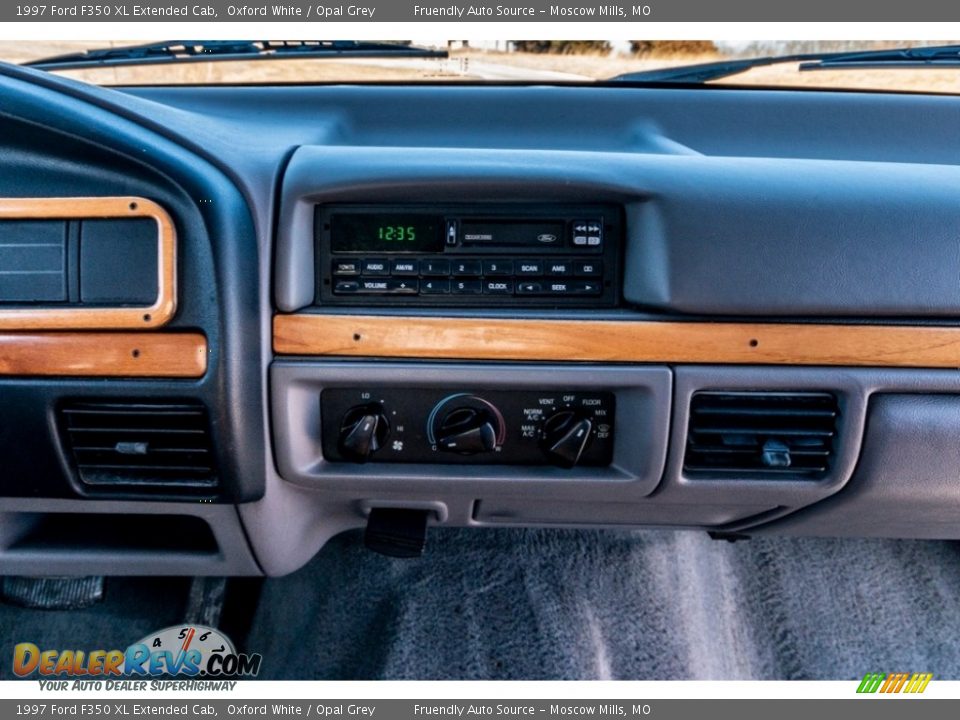 1997 Ford F350 XL Extended Cab Oxford White / Opal Grey Photo #28