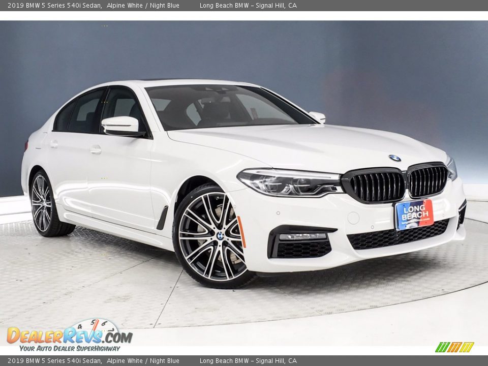 Front 3/4 View of 2019 BMW 5 Series 540i Sedan Photo #12