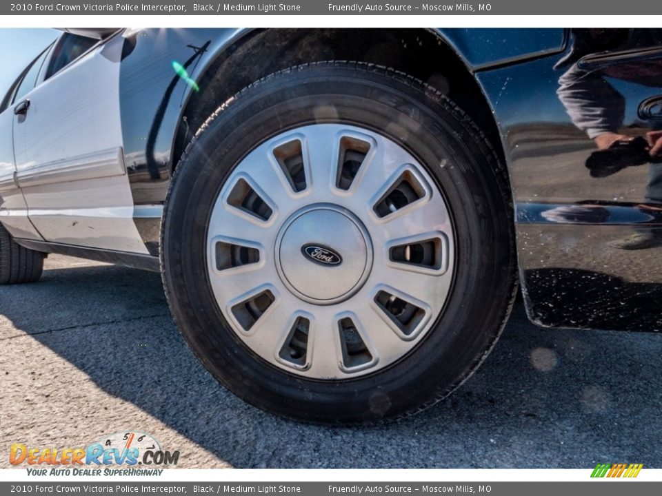 2010 Ford Crown Victoria Police Interceptor Black / Medium Light Stone Photo #2