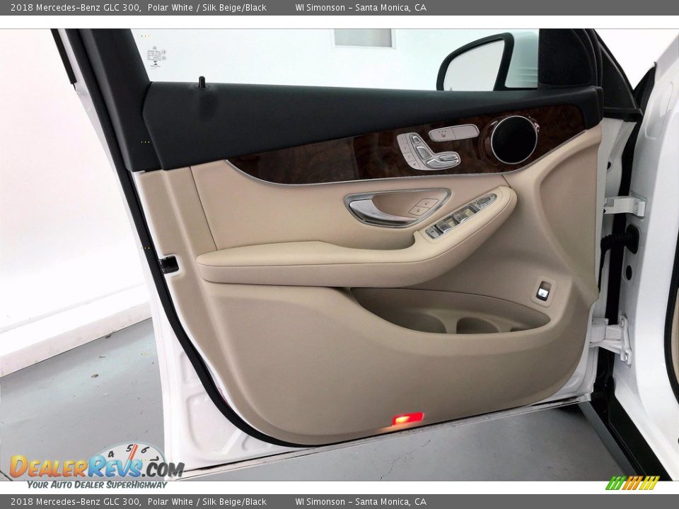 2018 Mercedes-Benz GLC 300 Polar White / Silk Beige/Black Photo #26