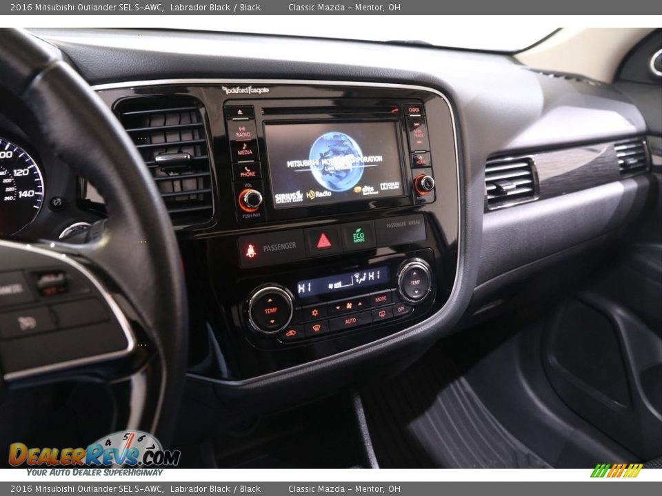 Controls of 2016 Mitsubishi Outlander SEL S-AWC Photo #9