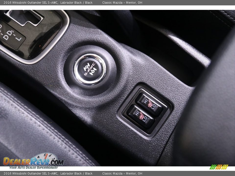 Controls of 2016 Mitsubishi Outlander SEL S-AWC Photo #14