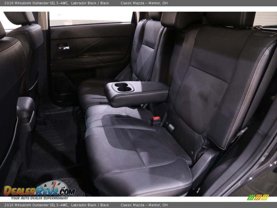 Rear Seat of 2016 Mitsubishi Outlander SEL S-AWC Photo #18