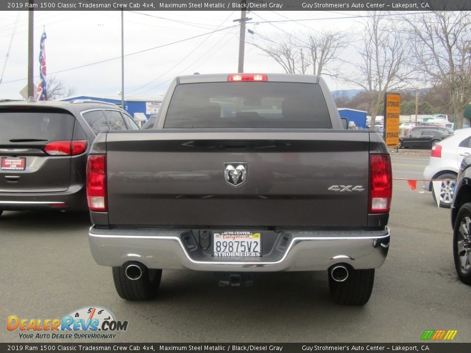 2019 Ram 1500 Classic Tradesman Crew Cab 4x4 Maximum Steel Metallic / Black/Diesel Gray Photo #4