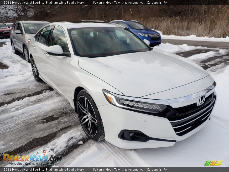 Front 3/4 View of 2021 Honda Accord Touring Photo #4