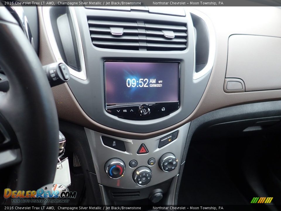 2016 Chevrolet Trax LT AWD Champagne Silver Metallic / Jet Black/Brownstone Photo #27