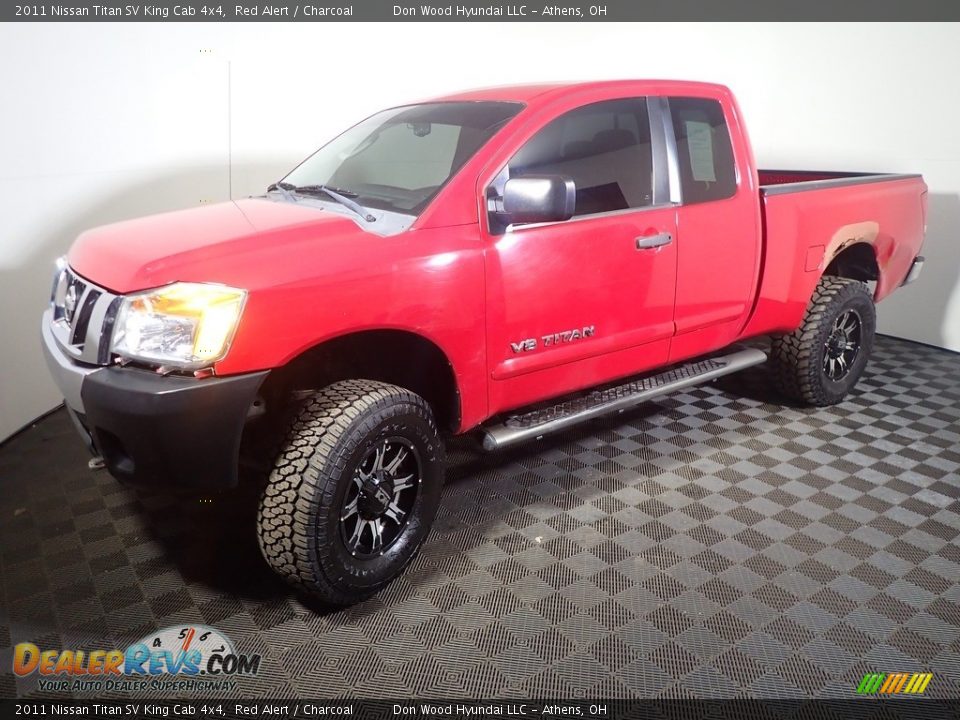 2011 Nissan Titan SV King Cab 4x4 Red Alert / Charcoal Photo #7