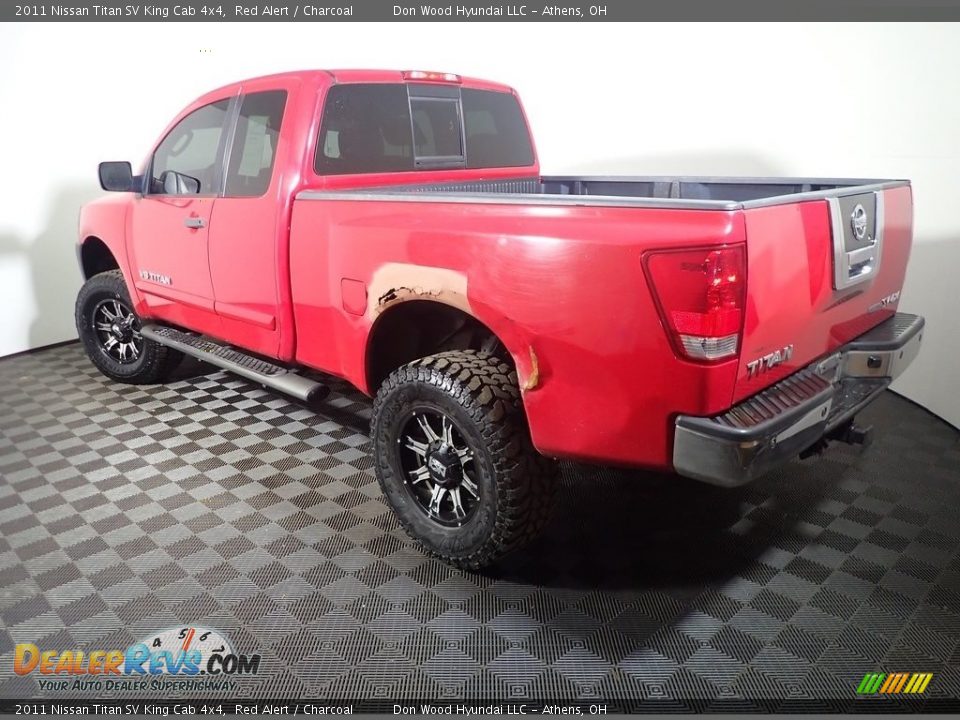 2011 Nissan Titan SV King Cab 4x4 Red Alert / Charcoal Photo #9