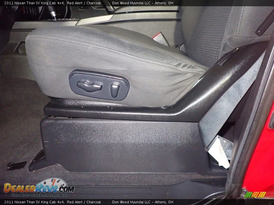 2011 Nissan Titan SV King Cab 4x4 Red Alert / Charcoal Photo #16