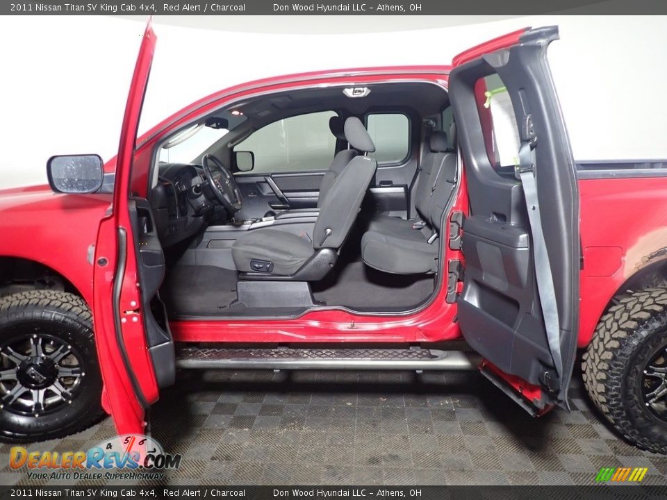 2011 Nissan Titan SV King Cab 4x4 Red Alert / Charcoal Photo #27