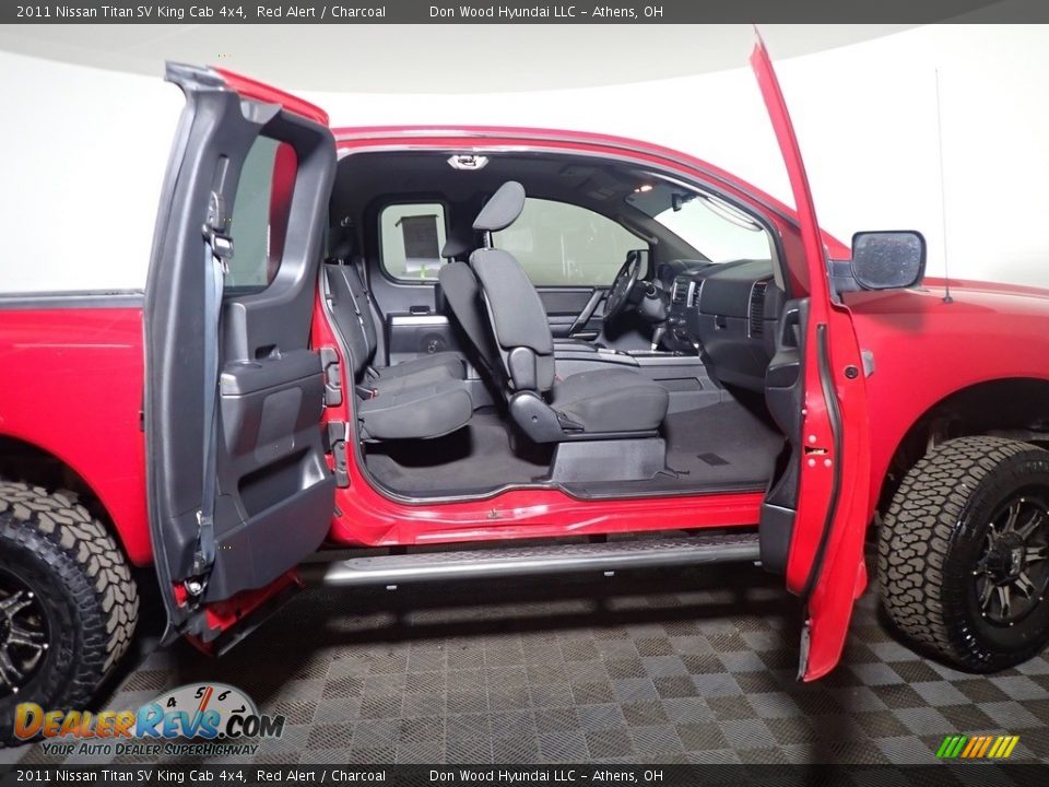 2011 Nissan Titan SV King Cab 4x4 Red Alert / Charcoal Photo #29