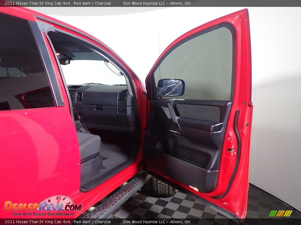 2011 Nissan Titan SV King Cab 4x4 Red Alert / Charcoal Photo #31