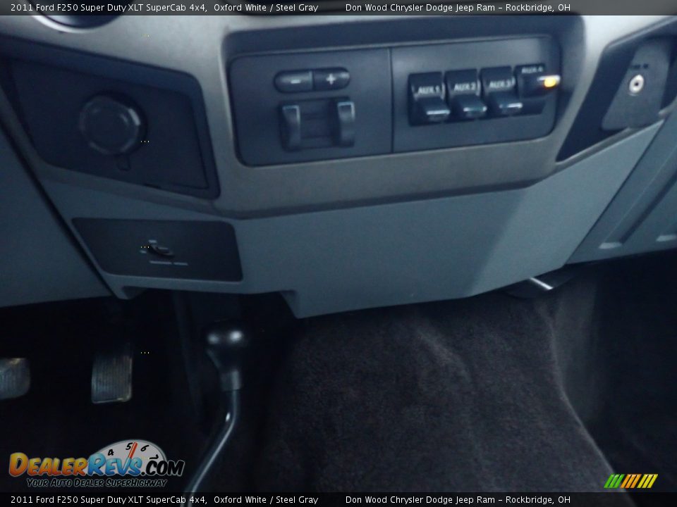 2011 Ford F250 Super Duty XLT SuperCab 4x4 Oxford White / Steel Gray Photo #25