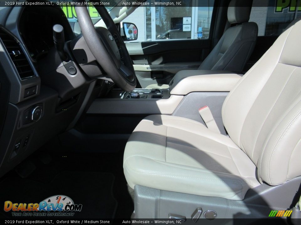 2019 Ford Expedition XLT Oxford White / Medium Stone Photo #10