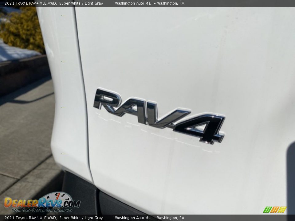 2021 Toyota RAV4 XLE AWD Super White / Light Gray Photo #23