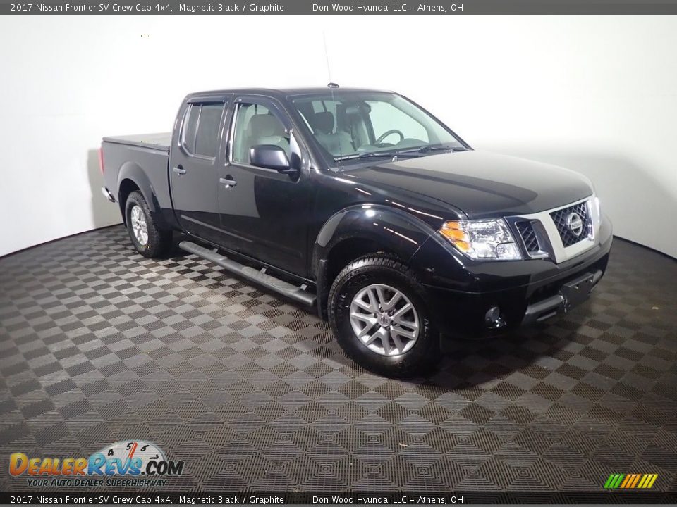 2017 Nissan Frontier SV Crew Cab 4x4 Magnetic Black / Graphite Photo #2