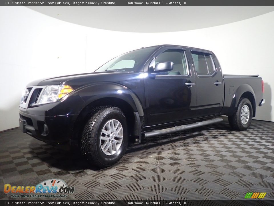 2017 Nissan Frontier SV Crew Cab 4x4 Magnetic Black / Graphite Photo #7