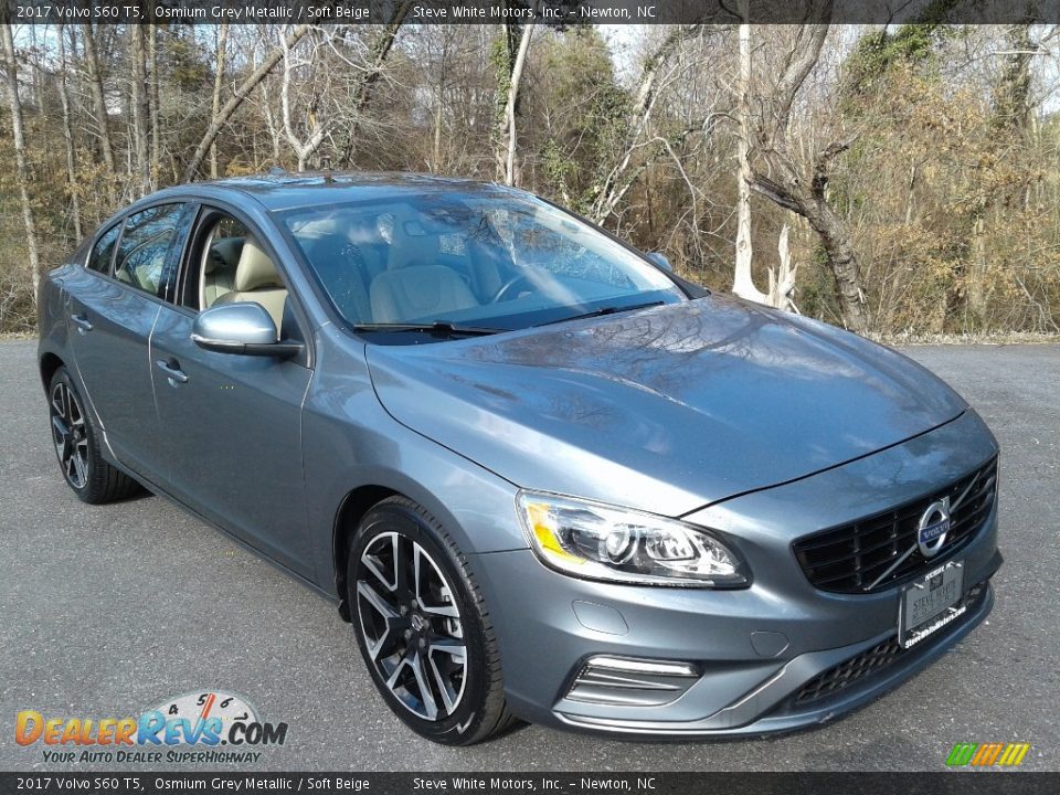 Front 3/4 View of 2017 Volvo S60 T5 Photo #5