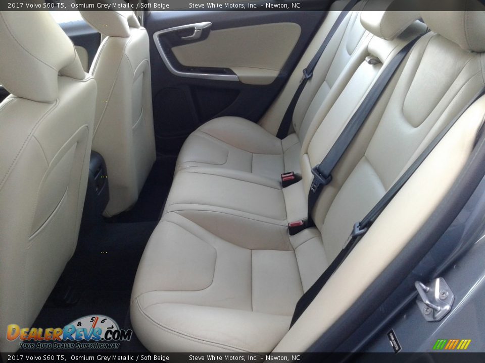 Rear Seat of 2017 Volvo S60 T5 Photo #15